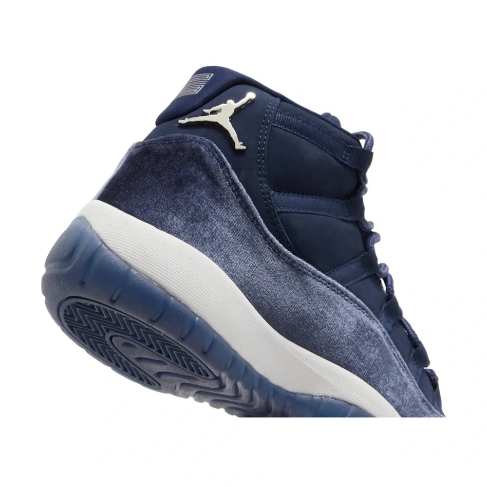 💙 Air Jordan 11 Retro “Midnight Navy Velvet” (W) • Navy Suede/Velvet • Size 9 ⭐️ - Picture 5 of 16
